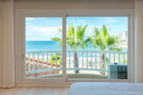 Premium Double Room | Desk, laptop workspace, free WiFi, bed sheets