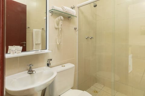 Superior Room | Bathroom | Free toiletries