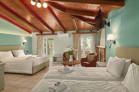 Premium Suite with Spa bath | In-room safe, blackout drapes, free WiFi, bed sheets