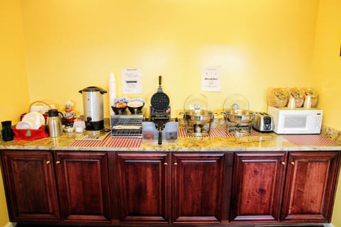 Free daily continental breakfast