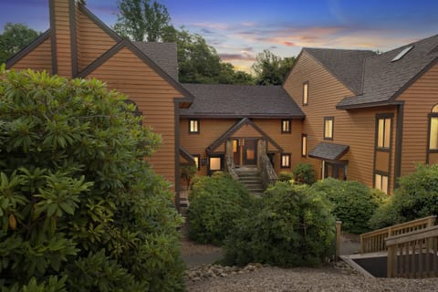 Condo, 2 Bedrooms | Exterior