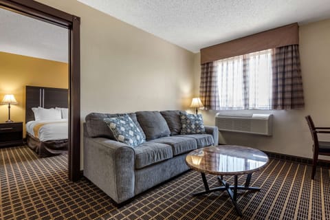 Desk, free cribs/infant beds, free WiFi, bed sheets