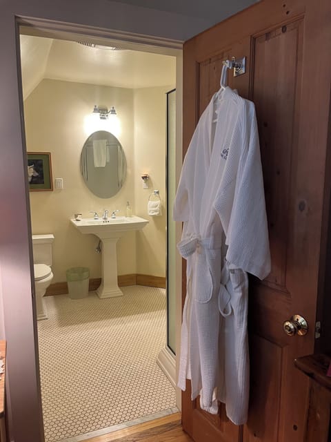 Helen - Deluxe Queen Room w/ Private Bath | Bathroom | Hair dryer, bathrobes, towels, soap