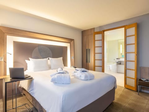 Executive Room, 1 Double Bed with Sofa bed | In-room safe, desk, blackout drapes, soundproofing