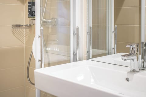 Shower, free toiletries, hair dryer, towels