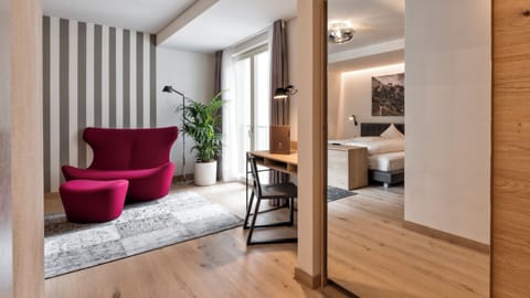 Deluxe Double Room | In-room safe, individually decorated, desk, laptop workspace