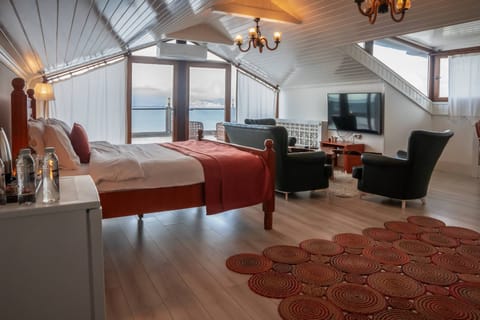 Exclusive Room | 1 bedroom, premium bedding, minibar, soundproofing