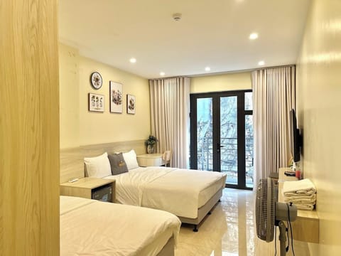 Family Room | Laptop workspace, free WiFi