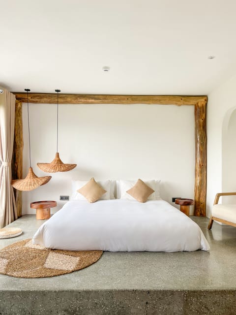 Deluxe Double Room, 1 King Bed, Mountain View, Beachside | Premium bedding, down comforters, minibar (some free items)