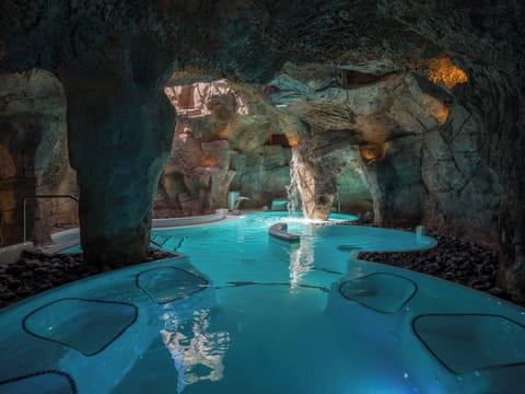 Sauna, hot tub, steam room, Turkish bath, body treatments, body scrubs