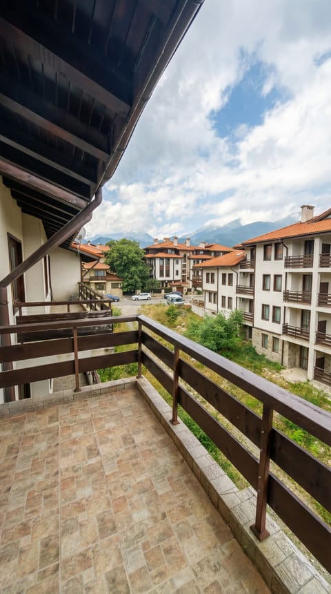 Apartment, 1 Bedroom, Balcony, Mountain View | Property grounds
