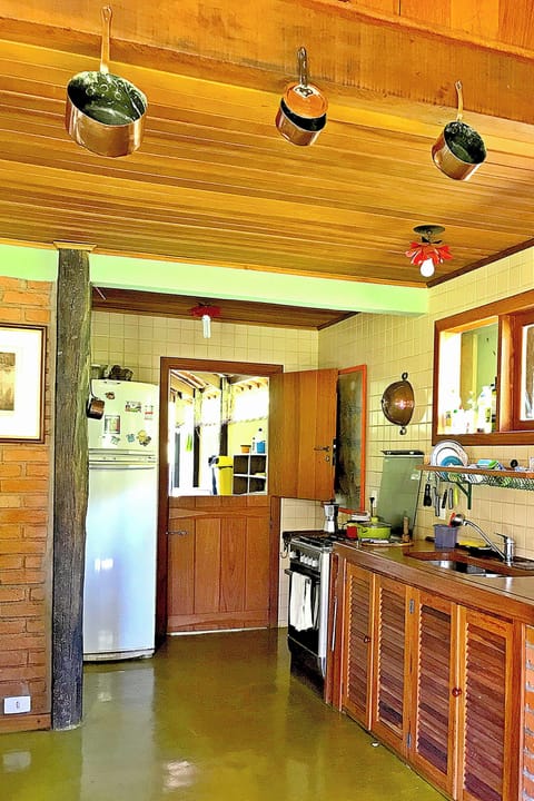 Deluxe Cottage, 4 Bedrooms, Garden View, Mountainside | Private kitchen | Full-size fridge, microwave, oven, toaster