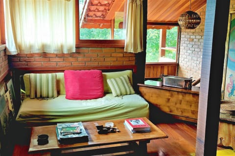 Deluxe Cottage, 4 Bedrooms, Garden View, Mountainside | Living room