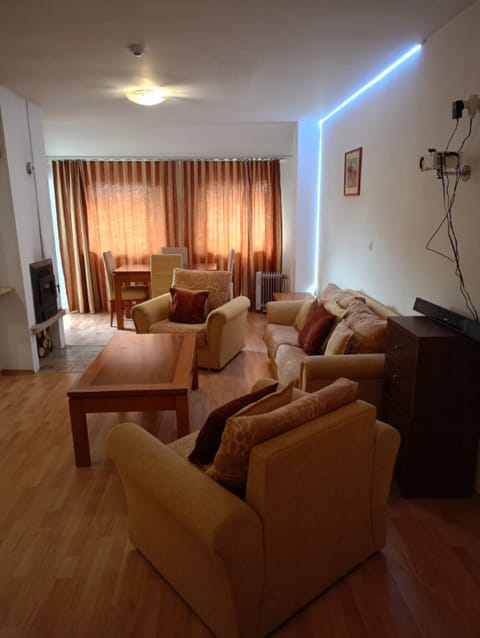 Apartment, 1 Bedroom, Accessible, Balcony | Living room