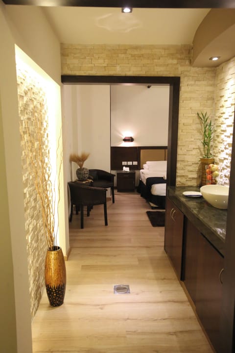 Superior Suite | Living area | 32-inch plasma TV with satellite channels