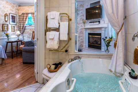 Suite (Grosvenor Square - Dog Friendly) | Premium bedding, pillowtop beds, in-room safe, individually decorated