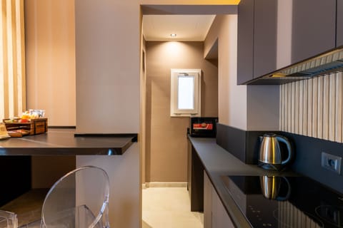 1 bedroom, Egyptian cotton sheets, premium bedding, down comforters