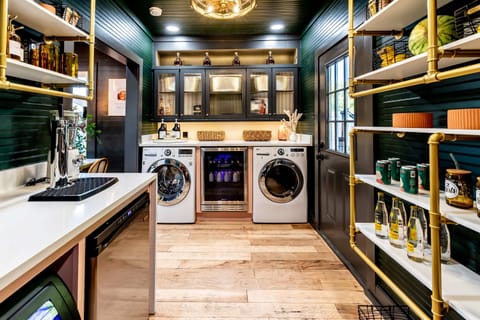 House, Multiple Beds, Patio, Garden View (River Mill Haus) | Private kitchen | Fridge, microwave, oven, stovetop