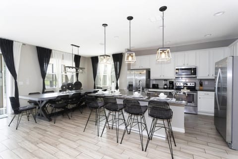 House | 9 bedrooms