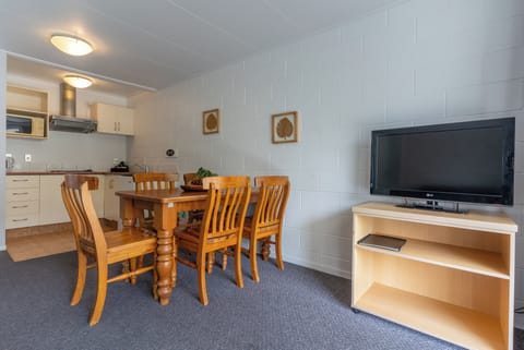 Family Apartment, 2 Bedrooms, Non Smoking, Kitchen (Family Unit) | Premium bedding, iron/ironing board, free WiFi, bed sheets