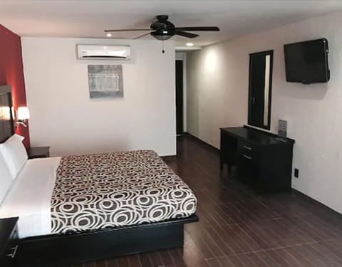 Standard Room | Iron/ironing board, free cribs/infant beds, free WiFi, bed sheets