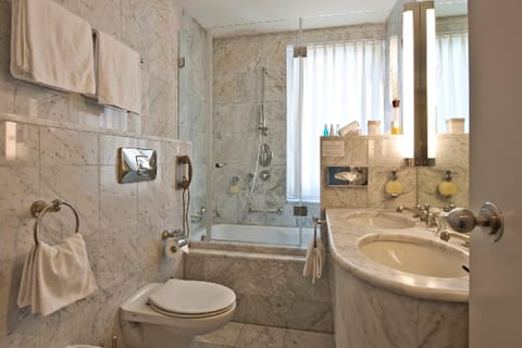 Junior Suite, Lake View | Bathroom | Combined shower/tub, deep soaking tub, free toiletries, hair dryer