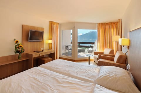 Superior Double Room, Balcony, Mountain View | Minibar, in-room safe, desk, blackout drapes