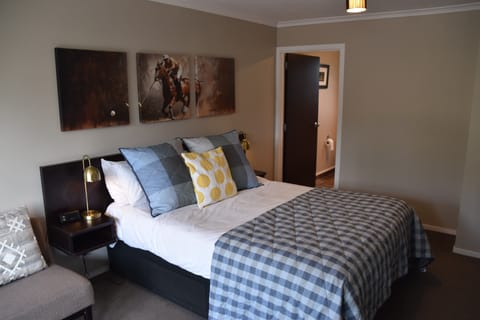 Polo Room | Hypo-allergenic bedding, individually decorated, individually furnished