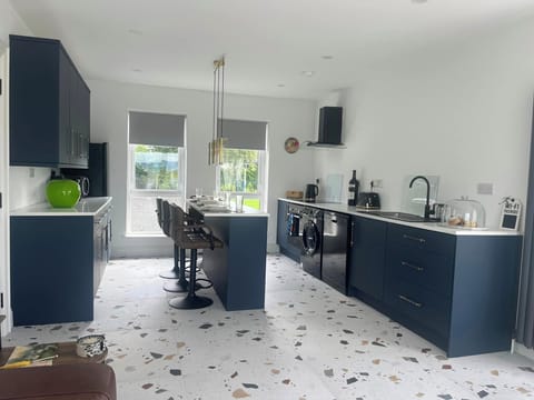 Cottage | Private kitchen | Fridge, microwave, oven, stovetop