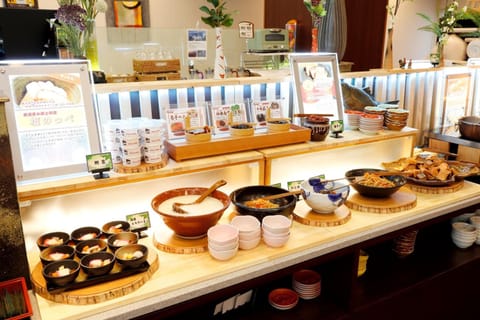 Daily buffet breakfast for a fee