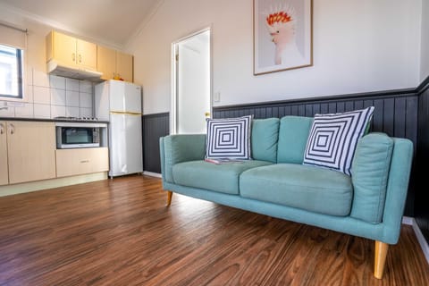 Studio Unit (Sleeps 2) | In-room dining