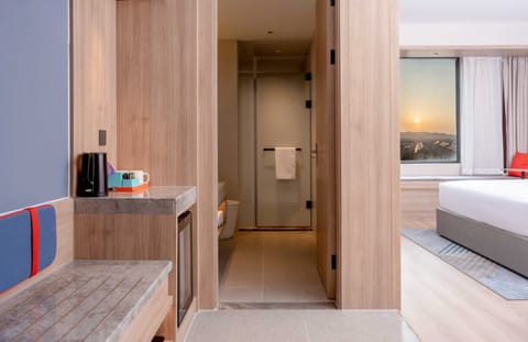 Standard Room, 1 King Bed (Extra Floor Space) | Premium bedding, down comforters, memory foam beds, minibar (free items)