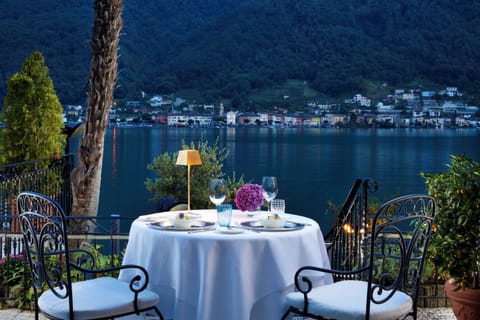 2 restaurants, breakfast served