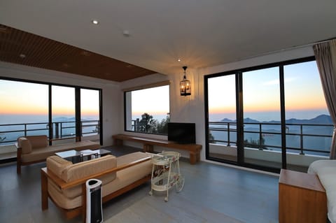 Modern style building- Deluxe Quadruple Room, 2 Queen Beds, Balcony  | Premium bedding, laptop workspace, soundproofing, free WiFi