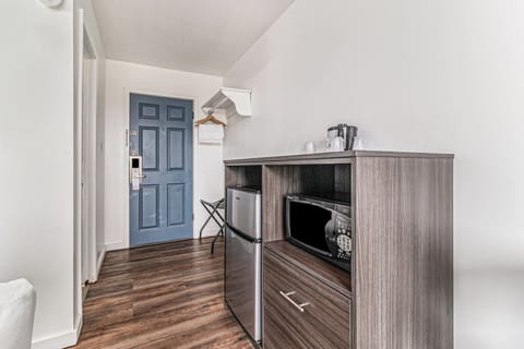 1 bedroom, desk, laptop workspace, free WiFi