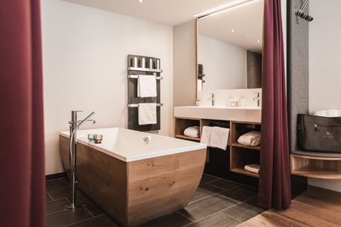 Honeymoon Double Room, Balcony, Mountain View | Deep soaking bathtub