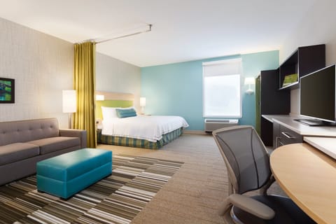 Premium bedding, in-room safe, free WiFi, bed sheets