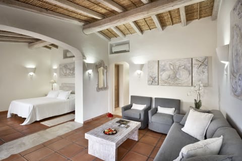 Deluxe Suite, Sea View | Frette Italian sheets, premium bedding, down comforters, pillowtop beds