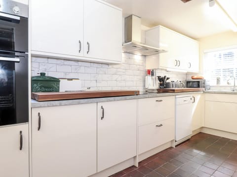 Fridge, dishwasher, electric kettle, toaster