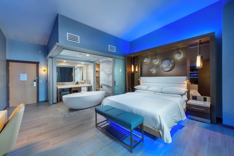 Premium bedding, Tempur-Pedic beds, minibar, in-room safe