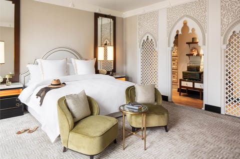 Hypo-allergenic bedding, minibar, in-room safe, desk