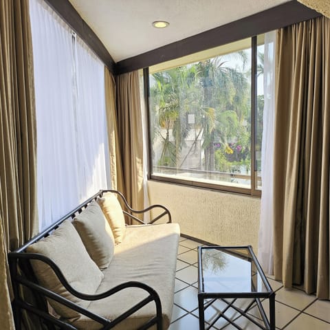 Superior Suite, 1 King Bed | Premium bedding, down comforters, pillowtop beds, in-room safe