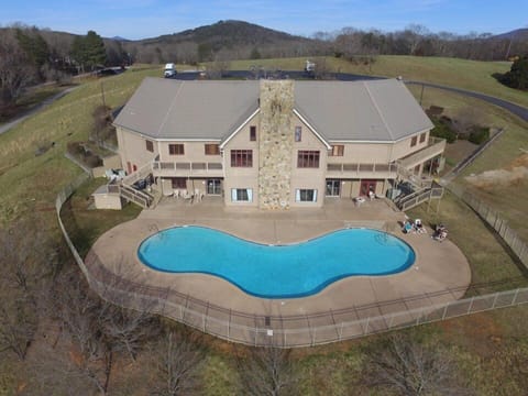 Indoor pool, 2 outdoor pools