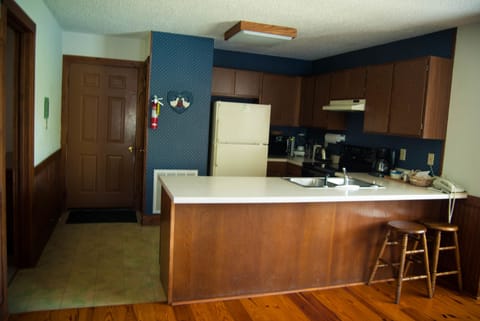 Standard Condo, 2 Bedrooms, Mountain View | Private kitchen | Fridge, microwave, stovetop, dishwasher