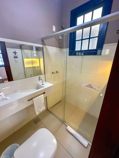 Standard Double Room Single Use | Bathroom | Shower, rainfall showerhead, free toiletries, hair dryer