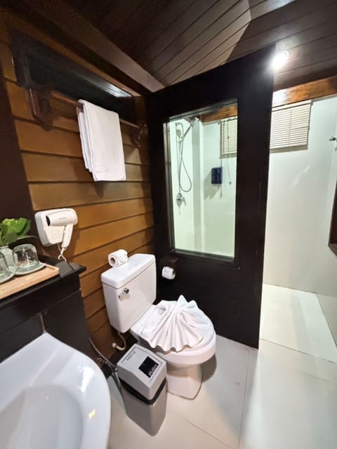Deluxe Room, Balcony (Deluxe Pavilion Room) | Bathroom | Shower, free toiletries, hair dryer, towels