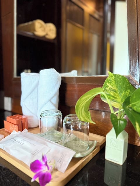 Deluxe Room, Balcony | Bathroom | Shower, free toiletries, hair dryer, towels