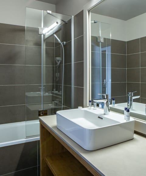 Double Room | Desk, blackout drapes, free WiFi, bed sheets