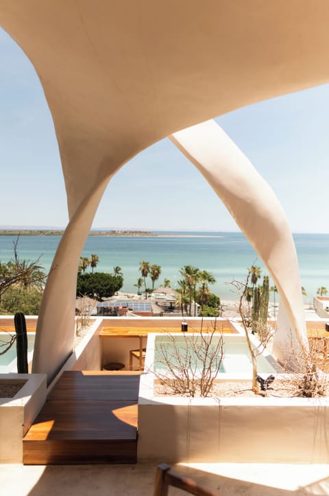 6 outdoor pools
