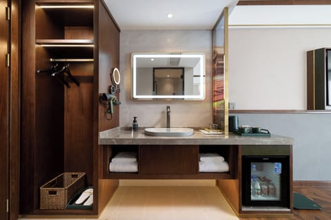 Premium bedding, memory foam beds, free minibar, blackout drapes